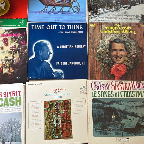 Bundle of 10 Christmas Vinyls- Bing Crosby Christmas, Johnny Cash - Picture 5 of 5